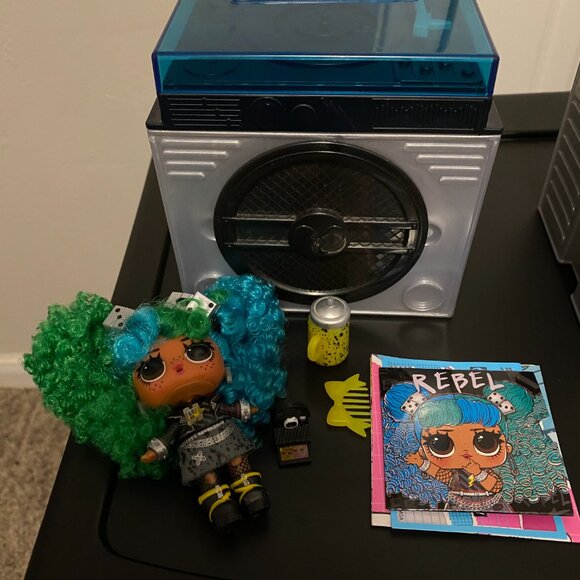 L.O.L - Picture 4 of 16